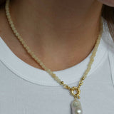 Tiny Aragonite Chain Gold 02