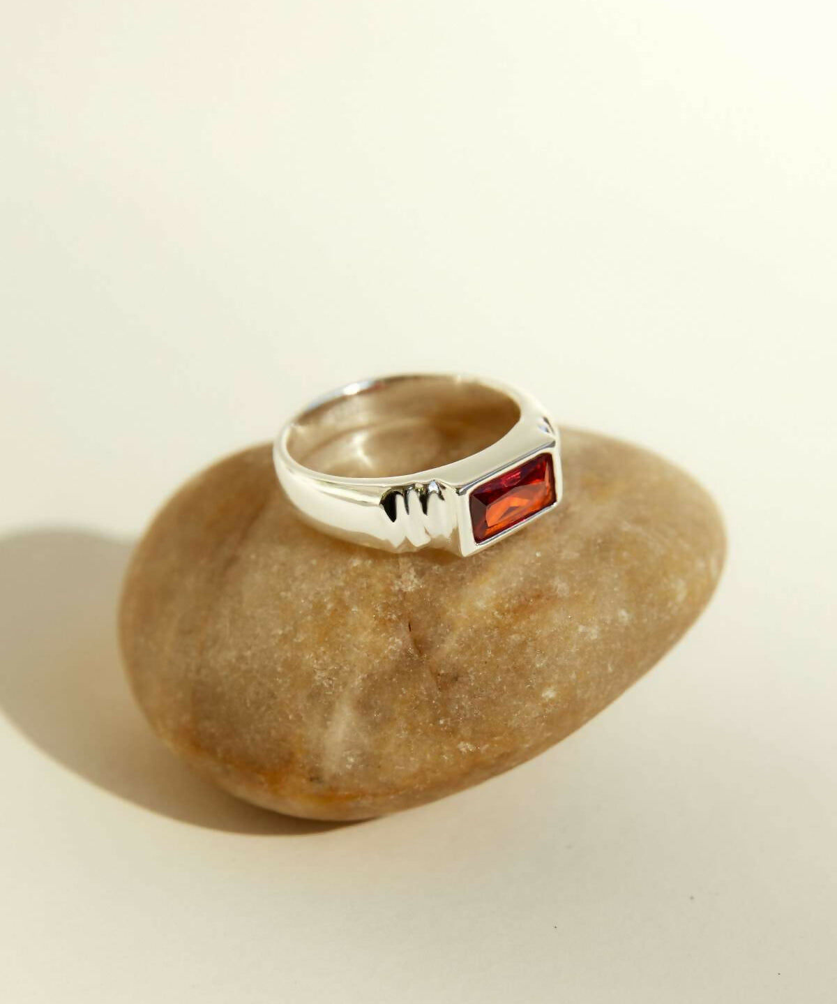 Garnet_ring_silver_02