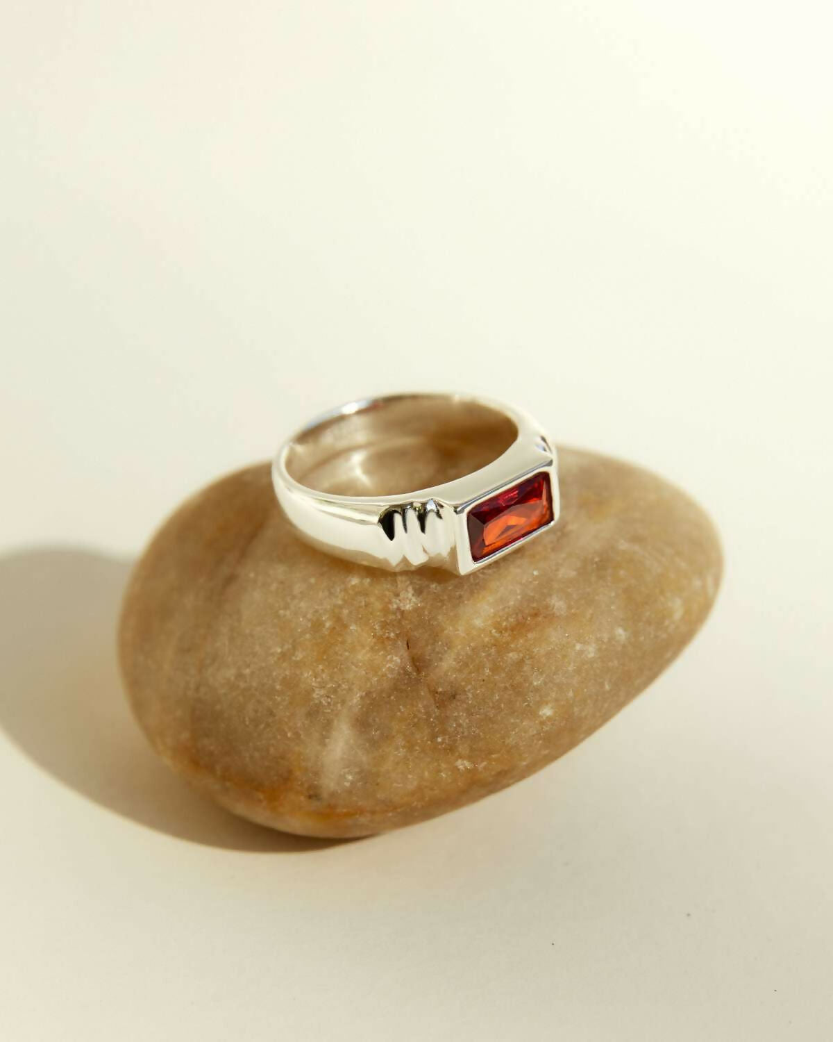 Garnet_ring_silver_02